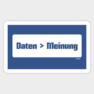 Daten sind besser als Meinung (Data > Opinion,  German, Blue) Magnet